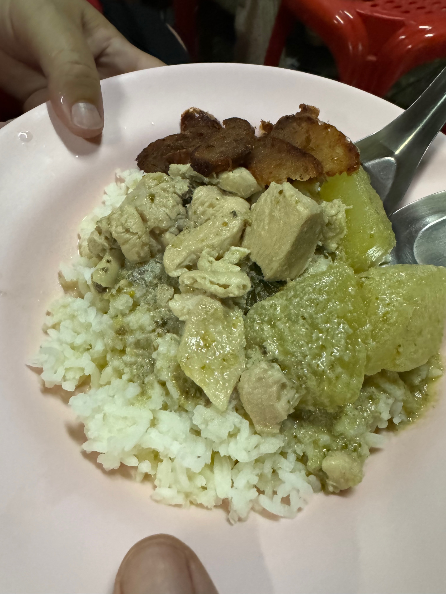 6. Groen curry met kip en sticky rice (Kaeng Khiao Wan Gai) 